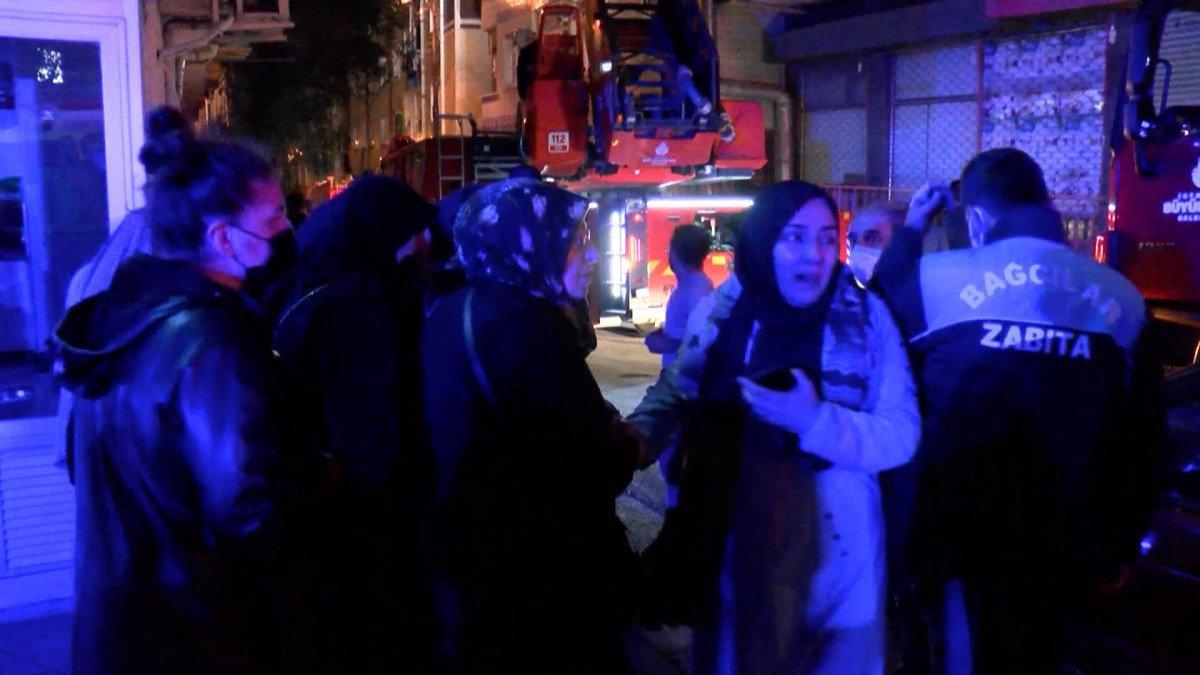 Bağcılar'da 4 katlı binada çıkan yangında kocasını içerde sanarak ağladı
