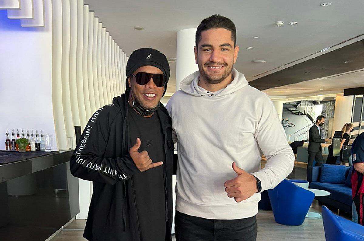 Taha Akgül, Ronaldinho ile görüştü