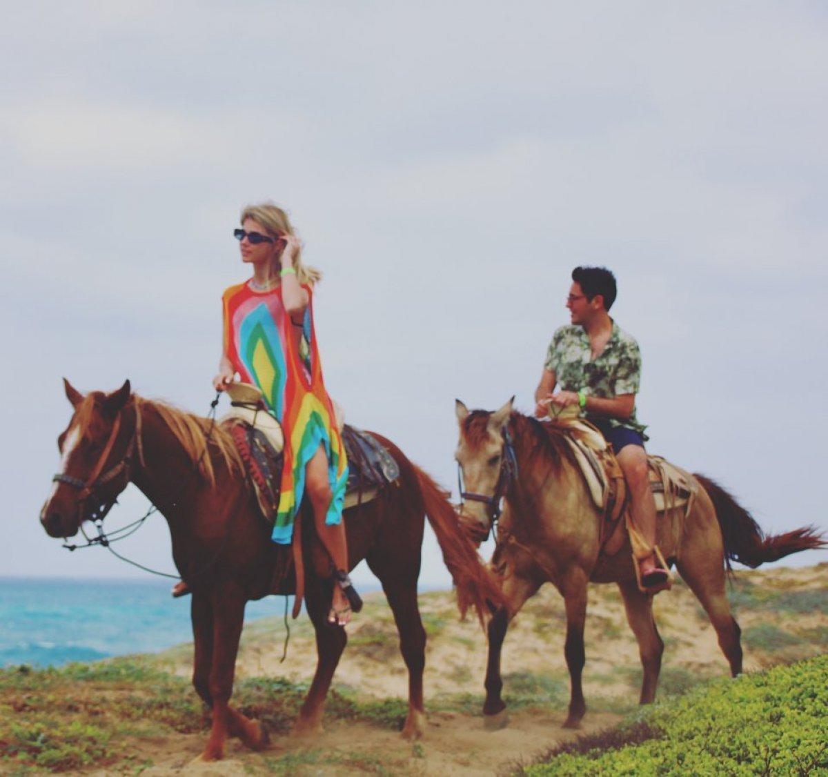 Hacı Sabancı, köpek balıklarıyla yüzdü