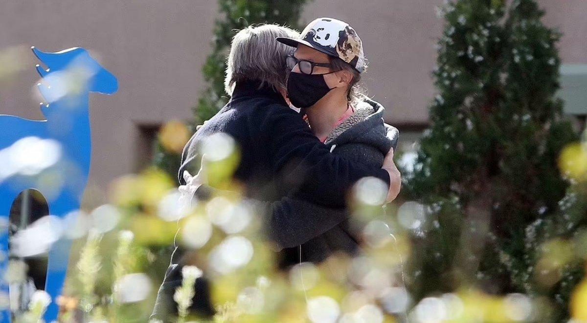 Alec Baldwin ölümüne neden olduğu yönetmenin ailesiyle buluştu