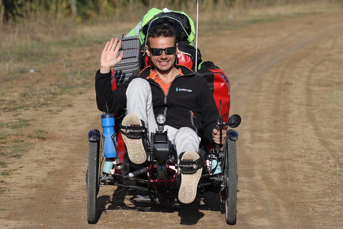 Fransız mühendis Yves, bisikletiyle dünyayı geziyor