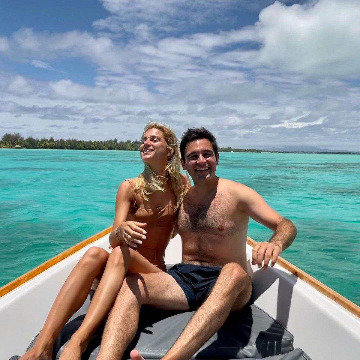 Hacı Sabancı, köpek balıklarıyla yüzdü