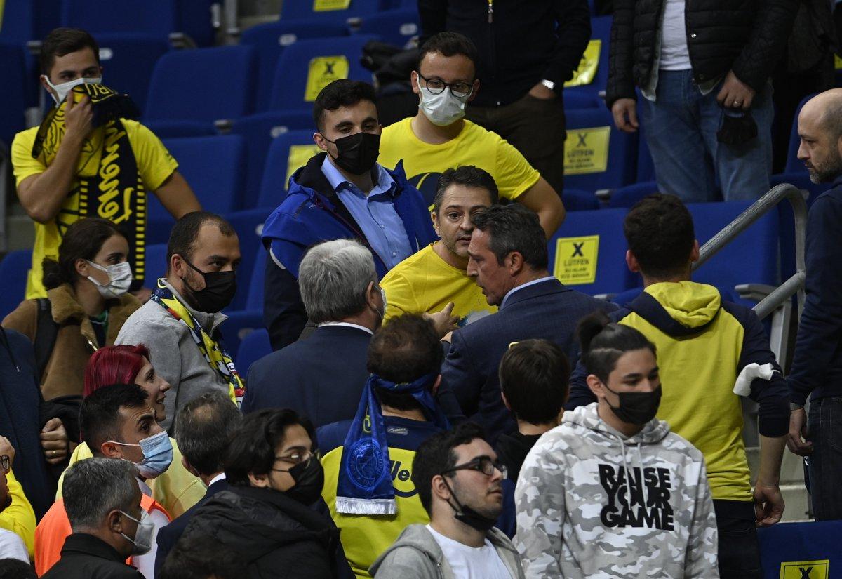 Maç sonu Ali Koç ve taraftarlar arasında tansiyon yükseldi