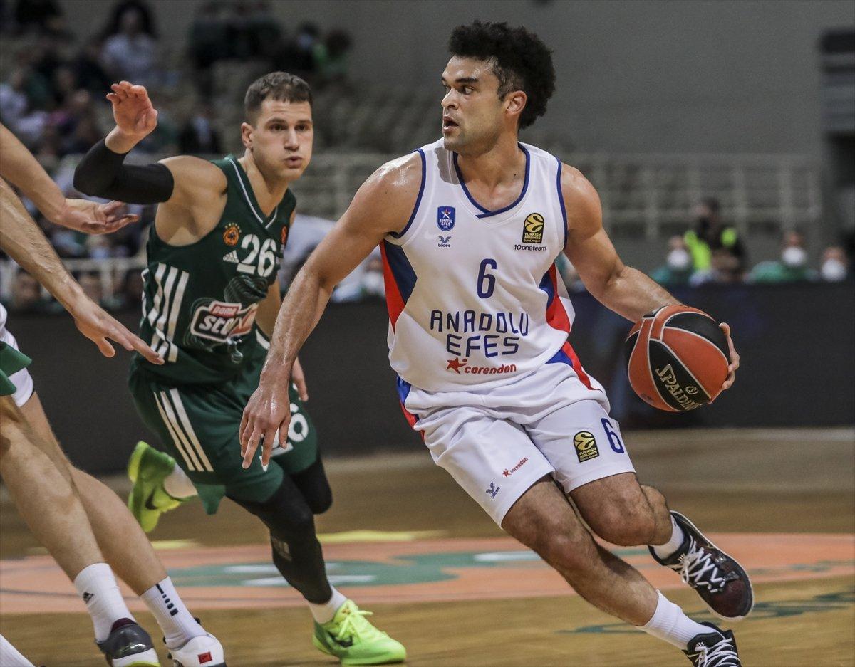 Anadolu Efes EuroLeague'de Panathinaikos'tan fark yedi