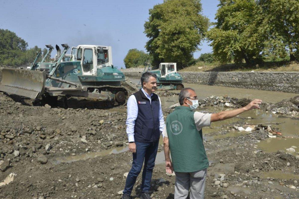 Kastamonu'da selin ardından taşan Ezine Çayı iyileştiriliyor