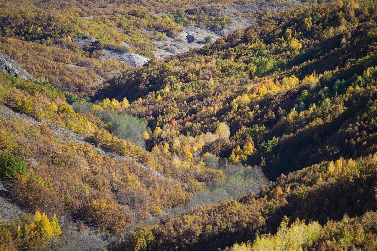 Ovacık, sonbahar renkleriyle görenleri büyülüyor