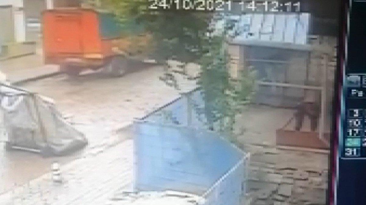 Güngören'de hurdacıyı döven adam kamerada