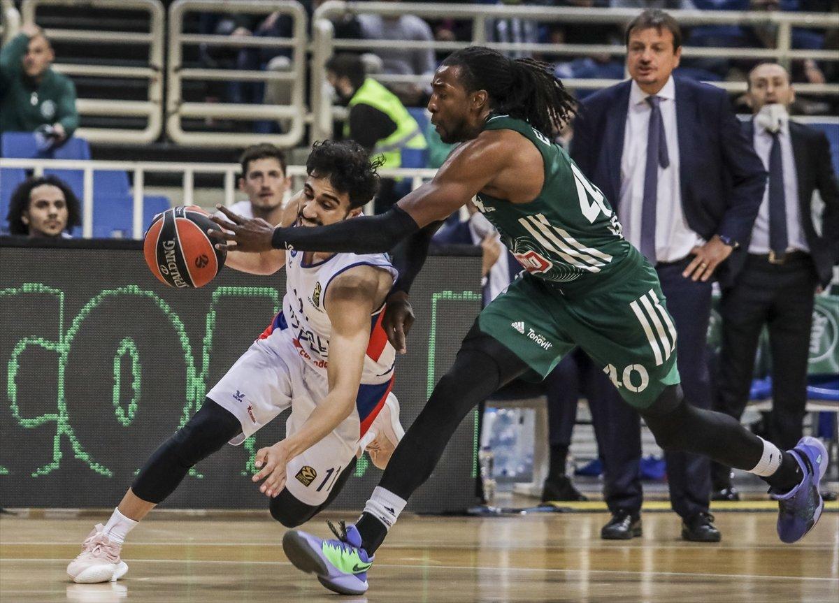 Anadolu Efes EuroLeague'de Panathinaikos'tan fark yedi