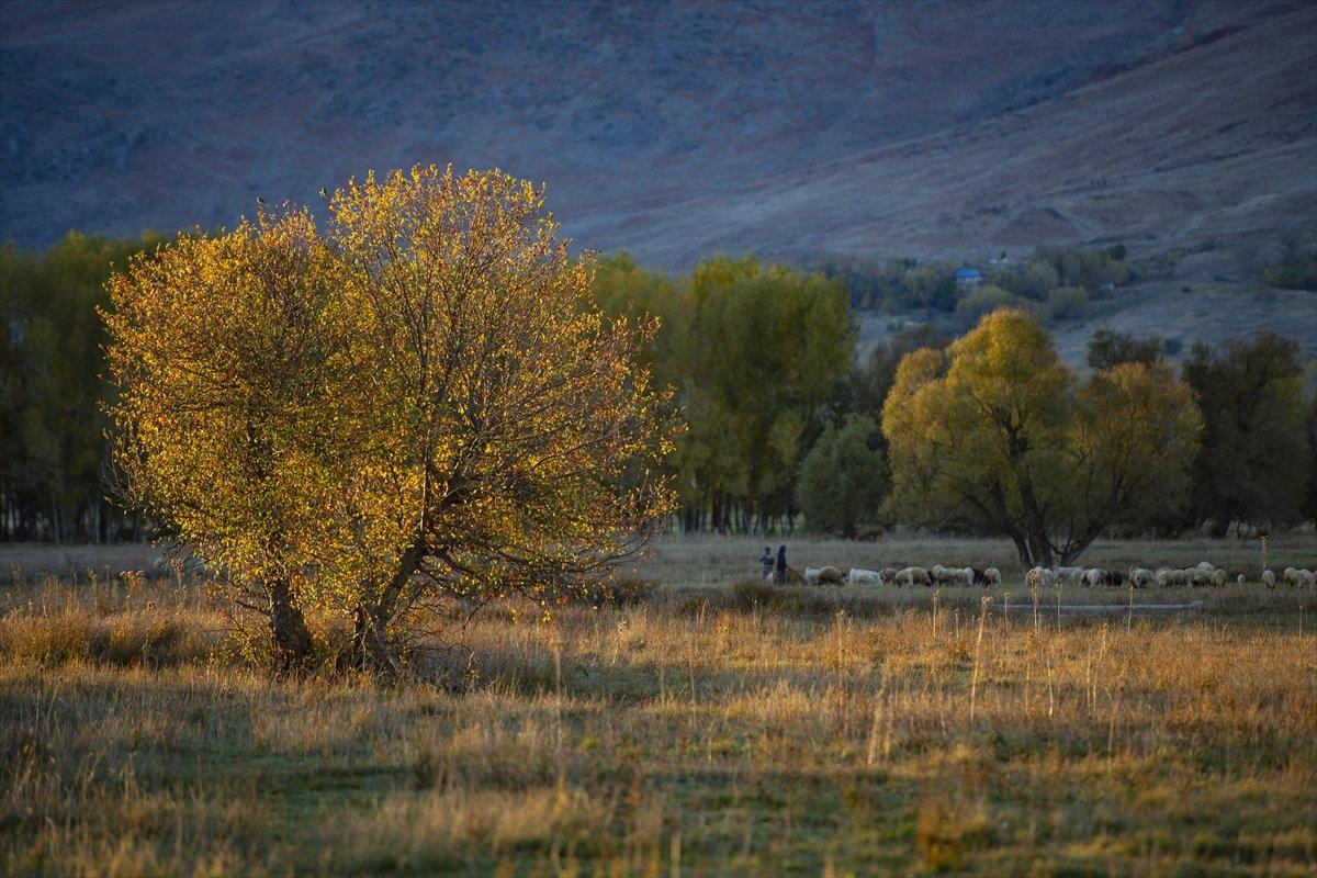 Ovacık, sonbahar renkleriyle görenleri büyülüyor