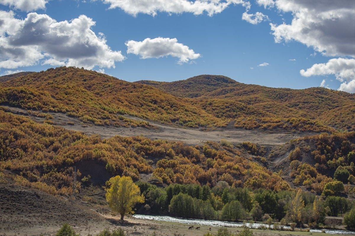 Ovacık, sonbahar renkleriyle görenleri büyülüyor