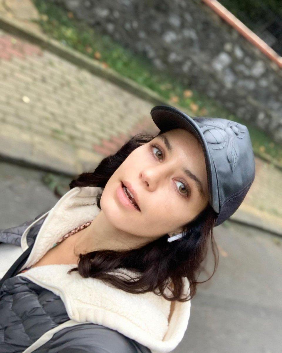 Beren Saat, dişlerini yaptırdı