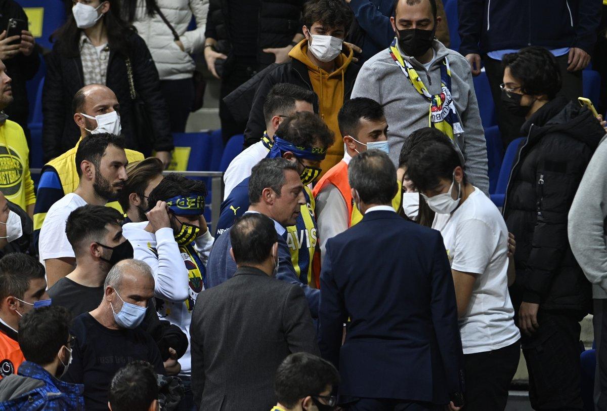 Maç sonu Ali Koç ve taraftarlar arasında tansiyon yükseldi