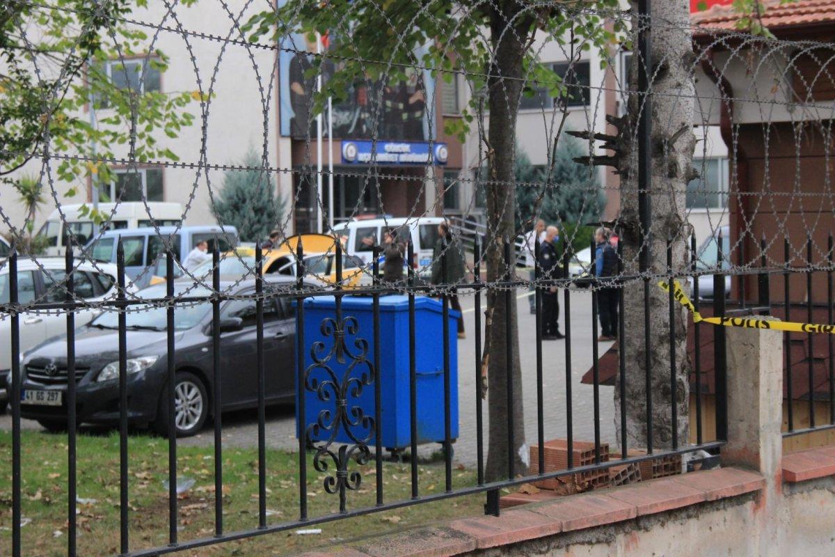 Kocaeli'de öldürdüğü sevgilisini taksiyle emniyetin bahçesine götürdü