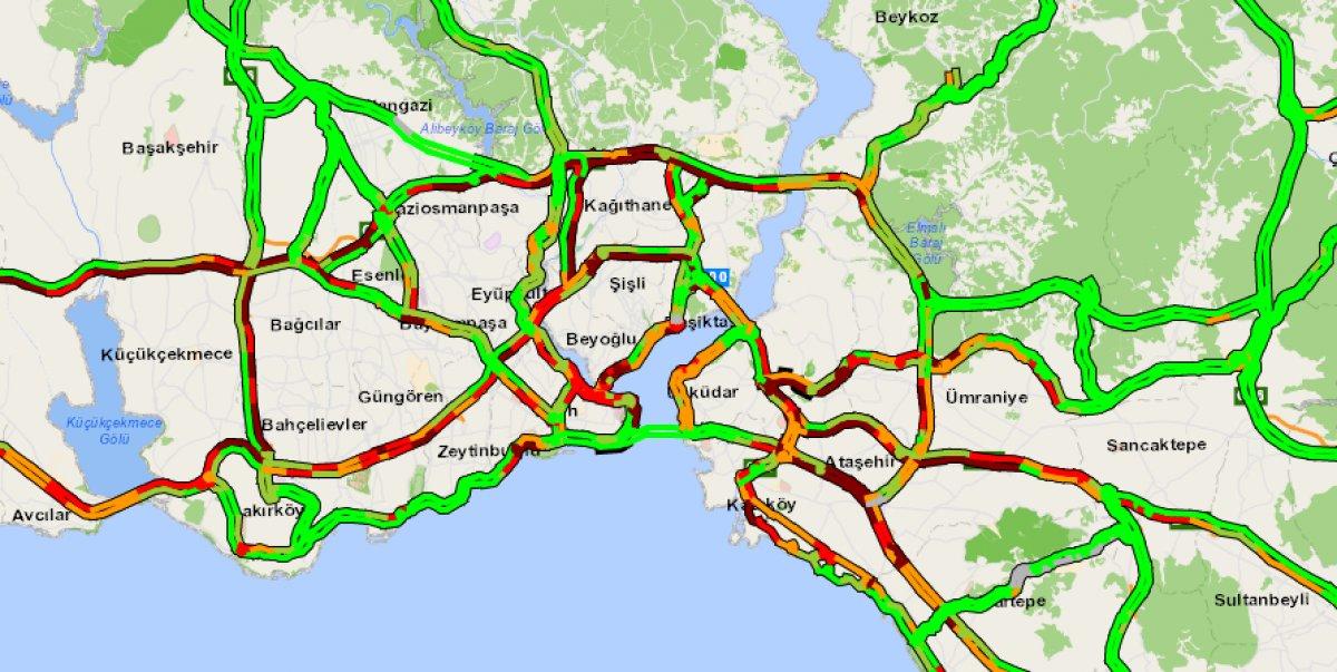 Yarım günlük mesai, İstanbul'da trafiği olumsuz etkiledi