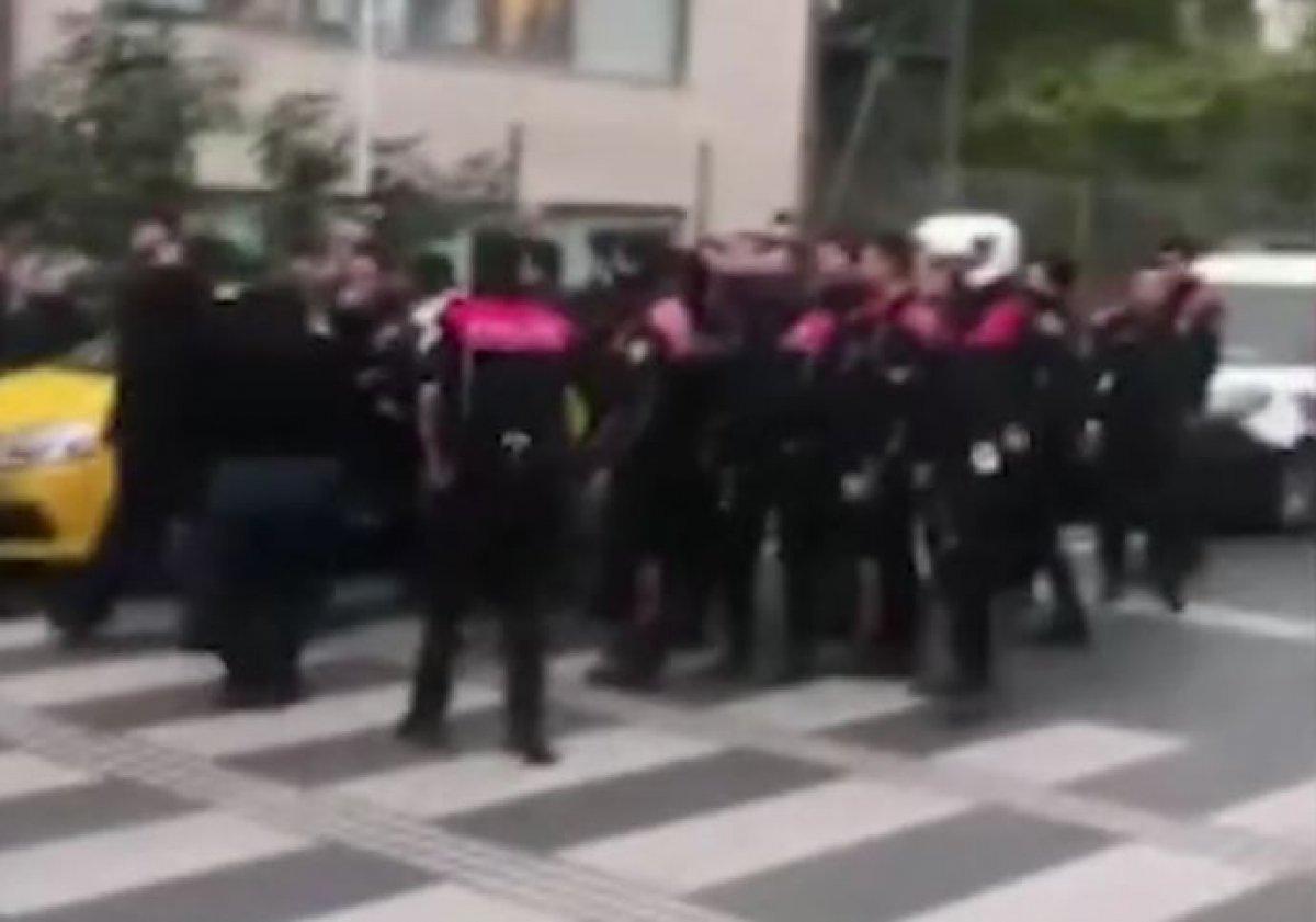 İstanbul'da moto kuryenin akrabaları, kazanın ardından taksiciye saldırdı