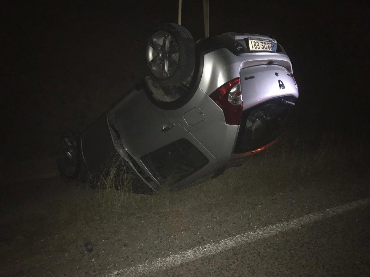 Artvin'de otomobiliyle önüne çıkan kaya parçasına çarparak takla attı