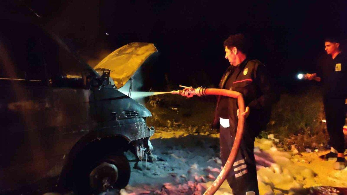 Hatay’da öğrenci servisi kundaklandı