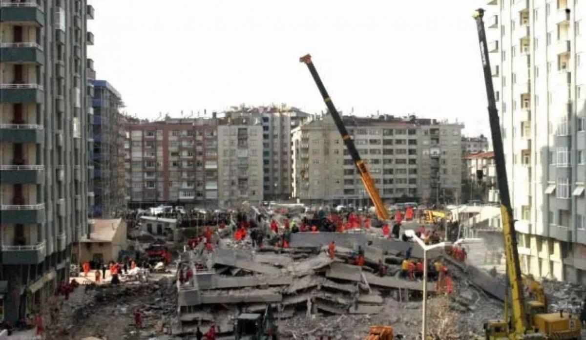 Zümrüt Apartmanı enkazından 5.5 gün sonra çıkartılan kişi, balkondan düşerek öldü