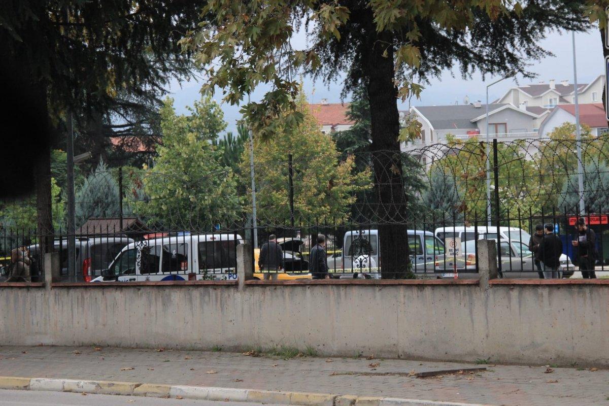 Kocaeli'de öldürdüğü sevgilisini taksiyle emniyetin bahçesine götürdü