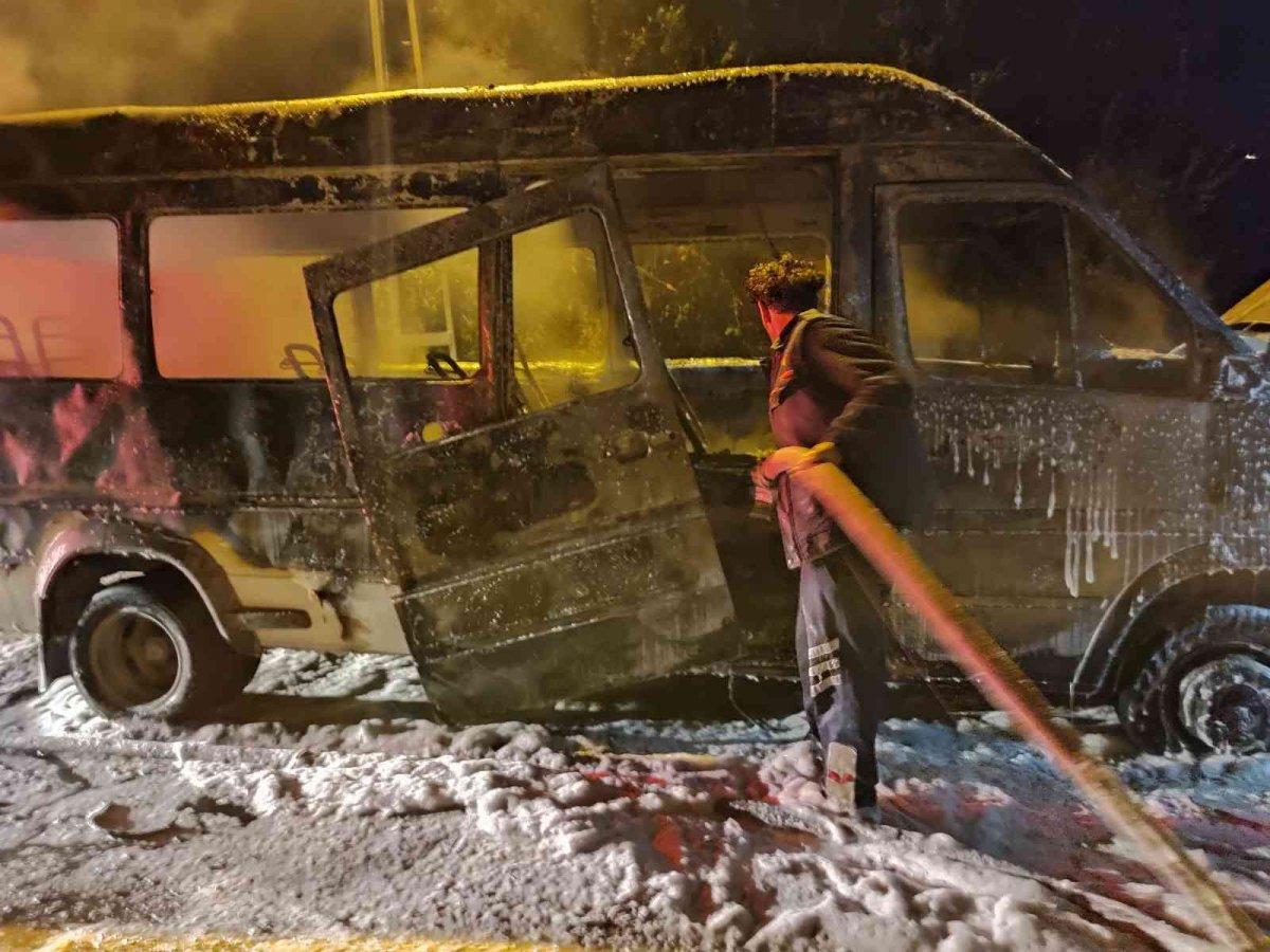 Hatay’da öğrenci servisi kundaklandı