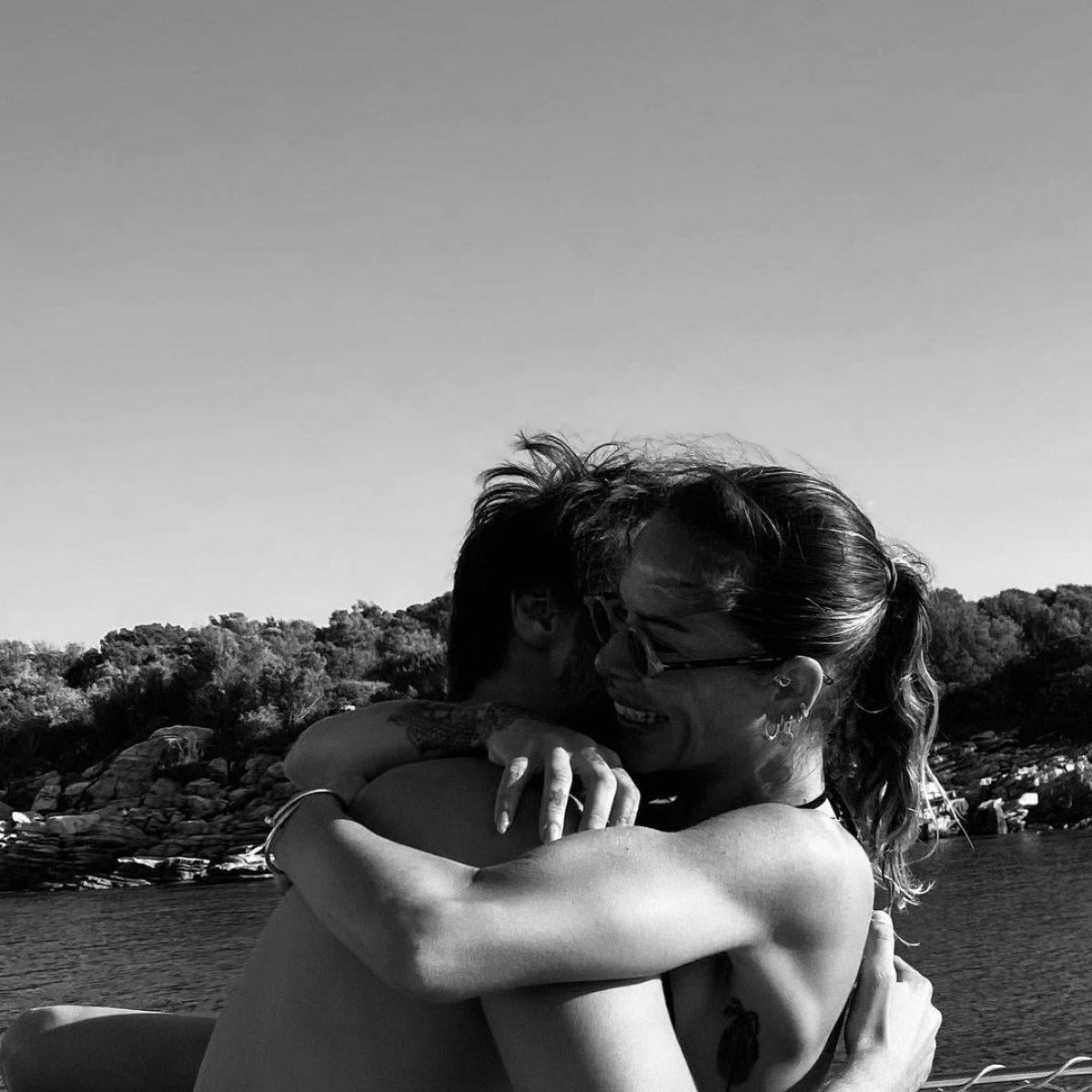 Eliz Sakuçoğlu ile DJ sevgilisi Semih Ergün'den aşk pozları