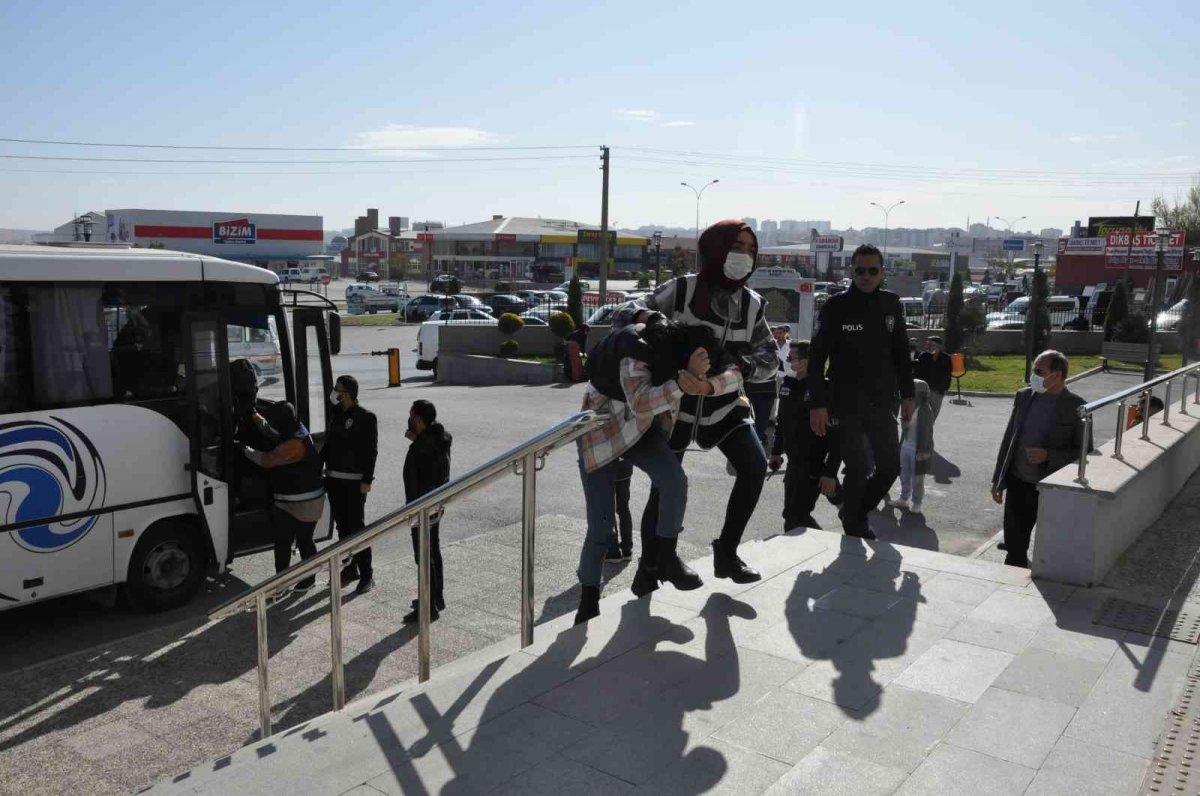 Karaman’da 18 yaşından küçük kızları fuhuşa sürükleyen şebeke üyeleri tutuklandı