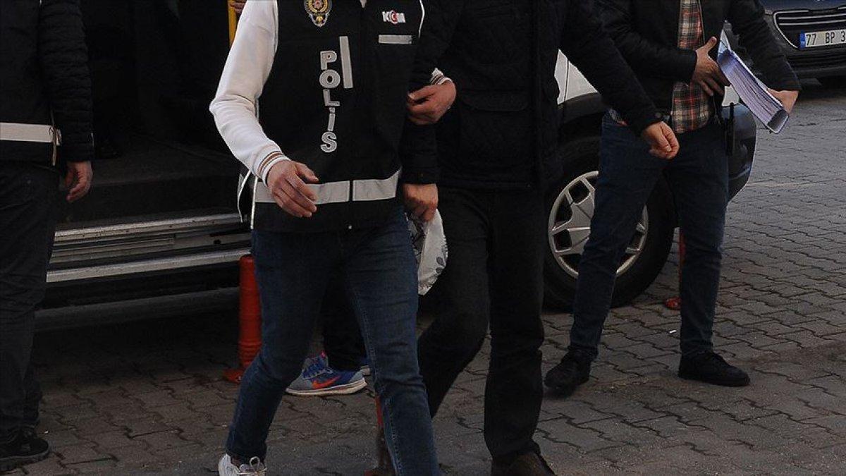 İzmir'de FETÖ operasyonu: 2 tutuklama