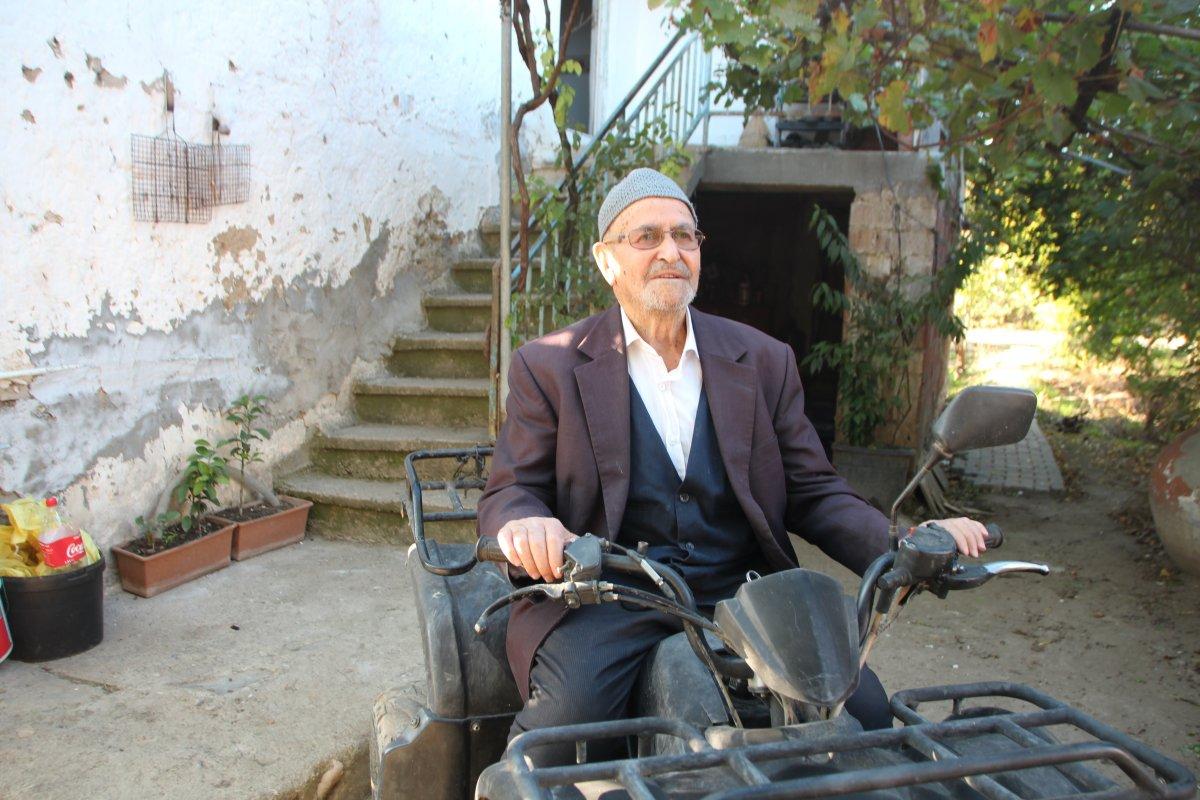 Bilecik'te 92 yaşındaki adam ATV motoruna gözü gibi bakıyor