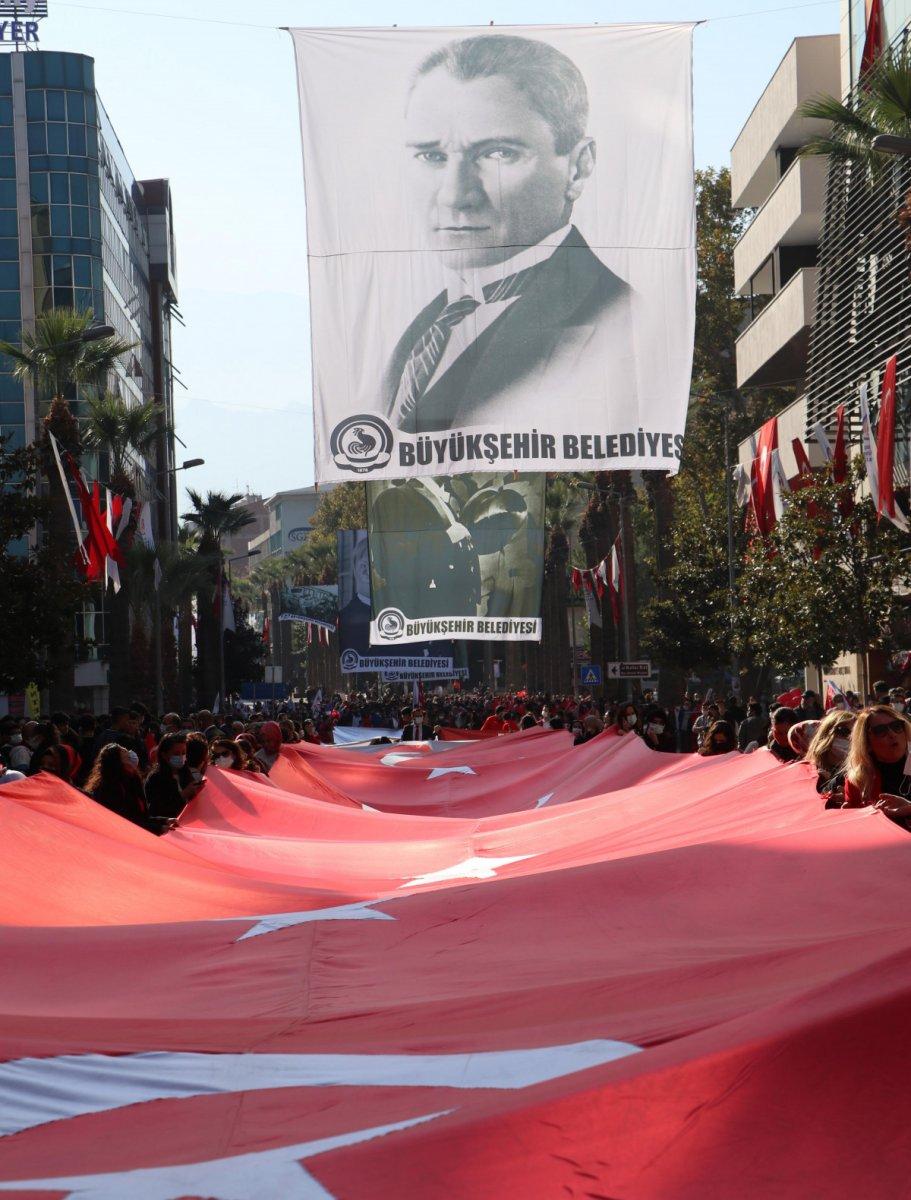 Denizli'de 29 Ekim için geçit töreni düzenlendi: Öldürülen Şebnem unutulmadı