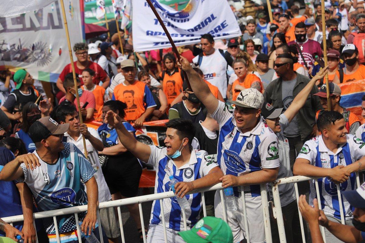 Arjantin'de yüzlerce kişi sokağa döküldü