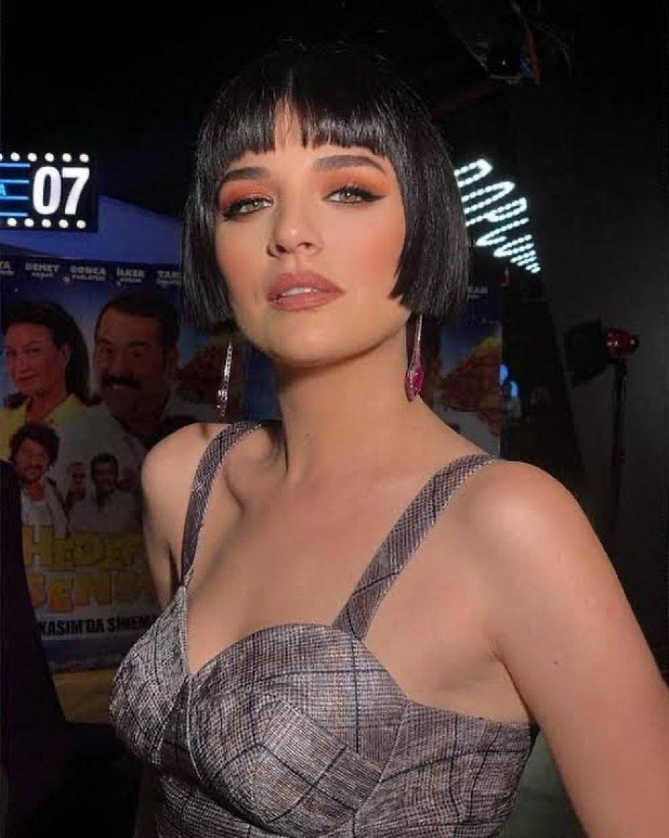 Gonca Vuslateri'ye bayrak tepkisi