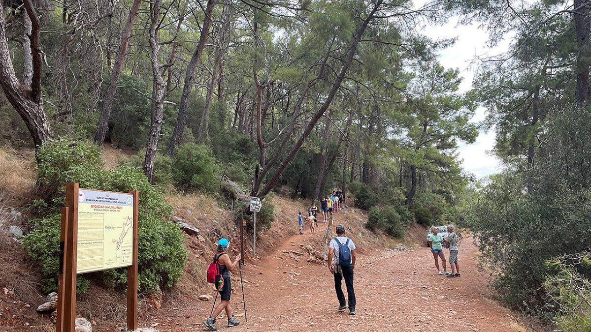 Gelidonya Feneri, turistlerin ilgisini çekiyor