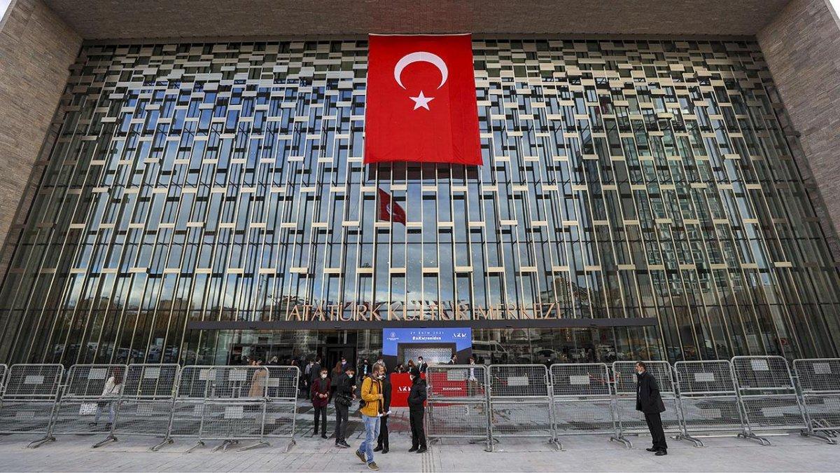 Fahrettin Altun: Cumhuriyet'in 98'inci yılında AKM yeniden hizmetinizde