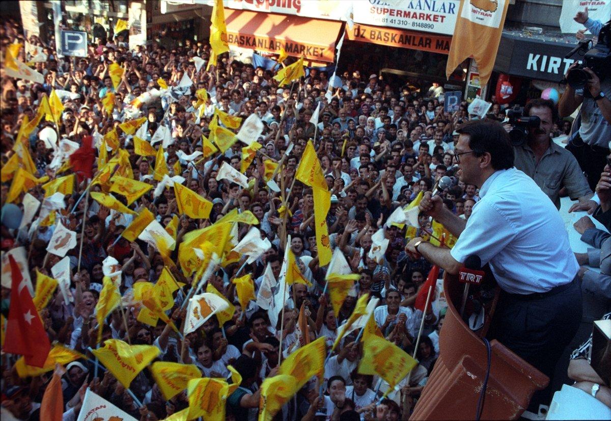 Mesut Yılmaz'ın vefatının üzerinden bir yıl geçti