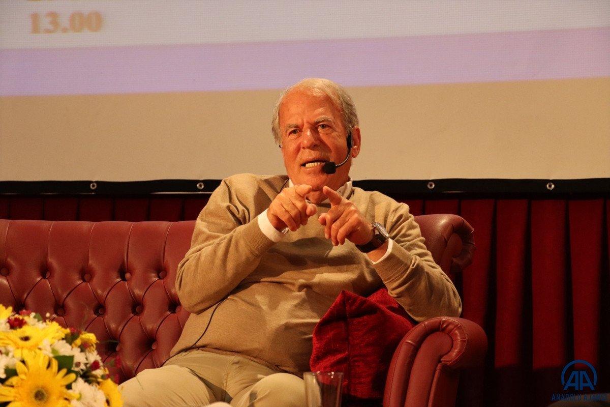 İzmir Kız Lisesi'nden Mustafa Denizli'ye tüm zamanların rol modeli ödülü