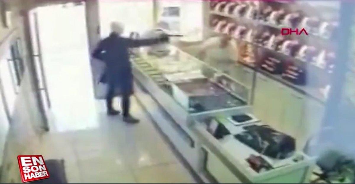 Antalya'daki soyguncu, kuyumcudaki çalışanı öldürerek 2 kilo altınla kaçtı