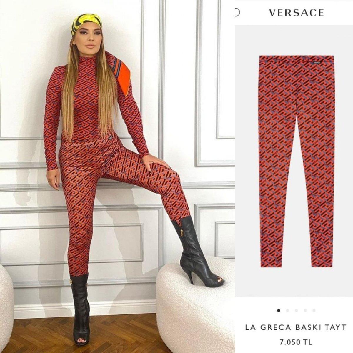 Demet Akalın Versace takımıya poz verdi