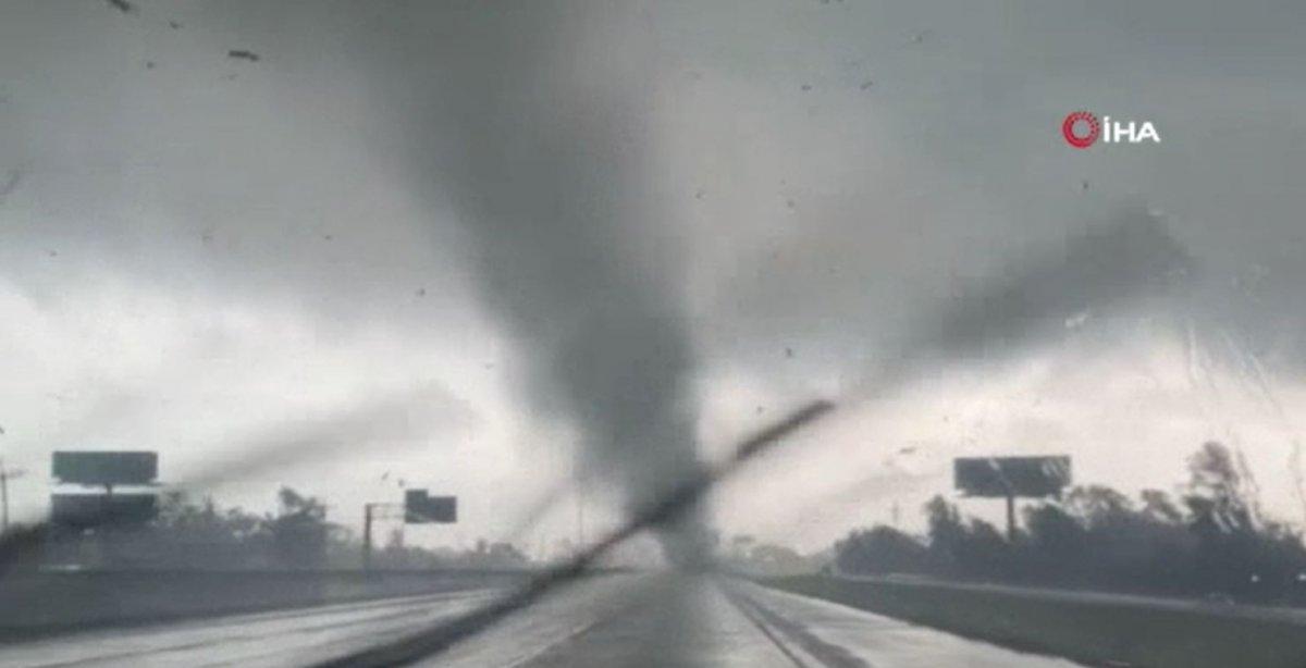 ABD’de kara yolunda çıkan dev hortum kamerada