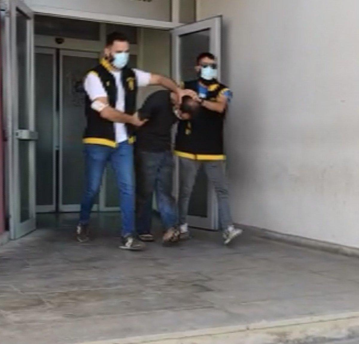 Adana’da çaldıkları otomobille kaza yapınca parçalarını söküp aldılar