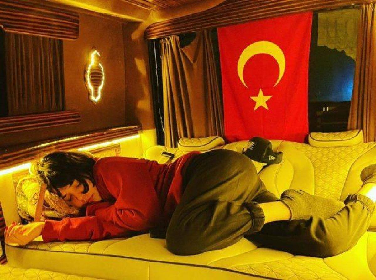 Gonca Vuslateri'ye bayrak tepkisi