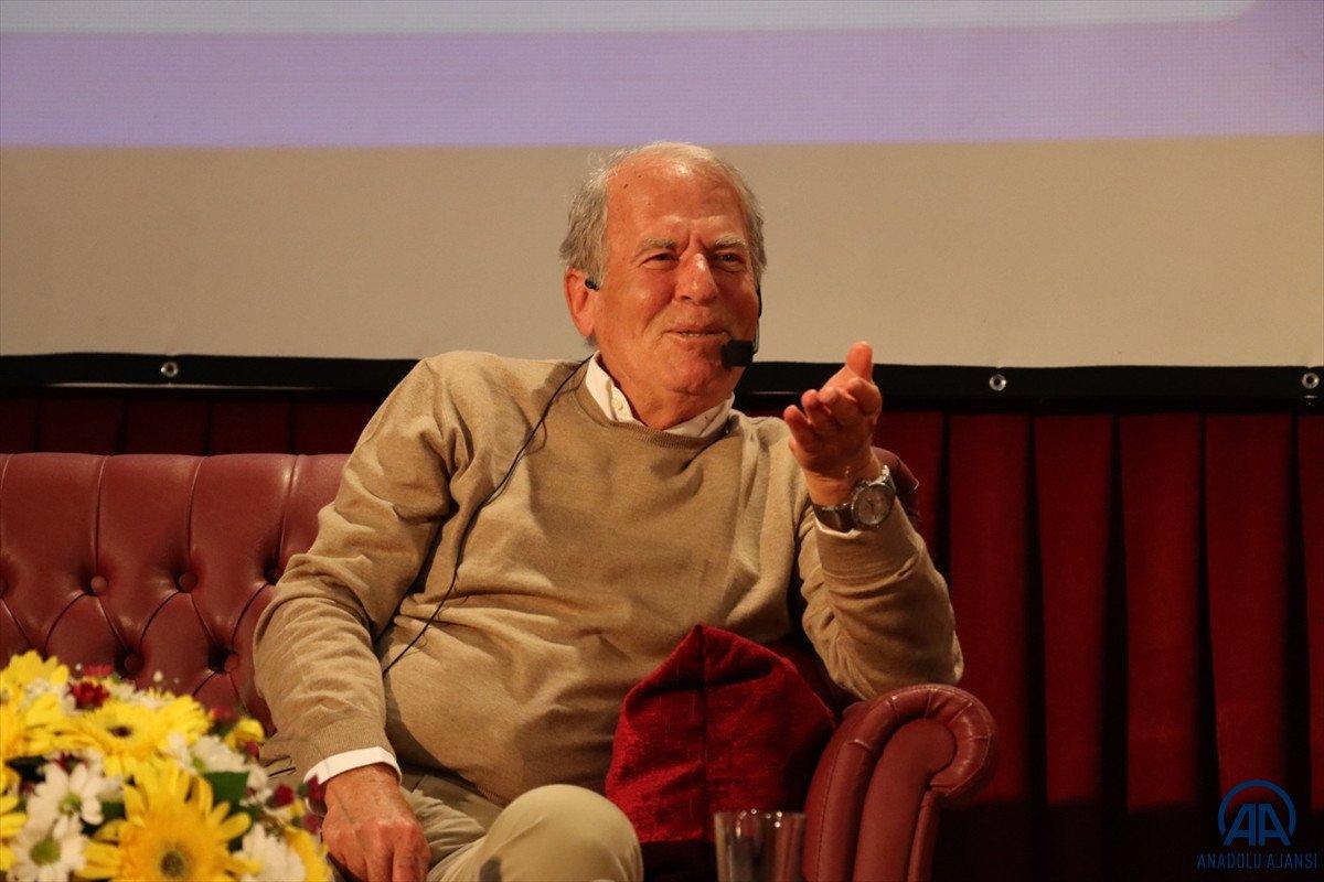 İzmir Kız Lisesi'nden Mustafa Denizli'ye tüm zamanların rol modeli ödülü