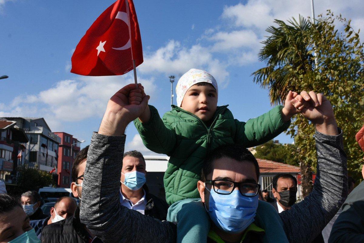 Balıkesir'de 98 kadın '29 Ekim' için zeybek oynadı