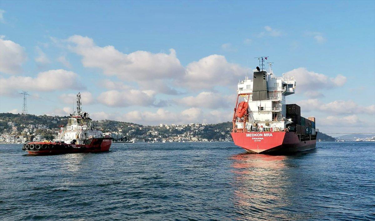 İstanbul Boğazı'nda kargo gemisi sürüklendi