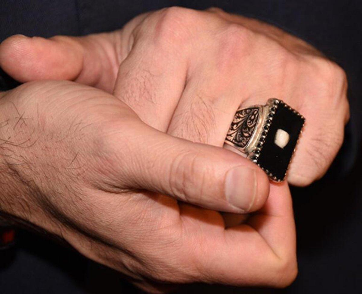 Mustafa Üstündağ'ın ilginç aksesuarı