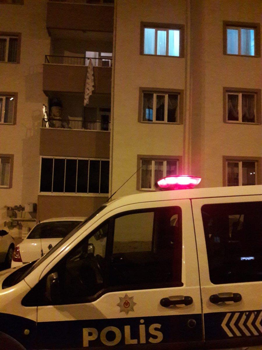 Kayseri'de eşiyle tartıştıktan sonra çarşafla kaçmaya çalıştı, düşüp yaralandı