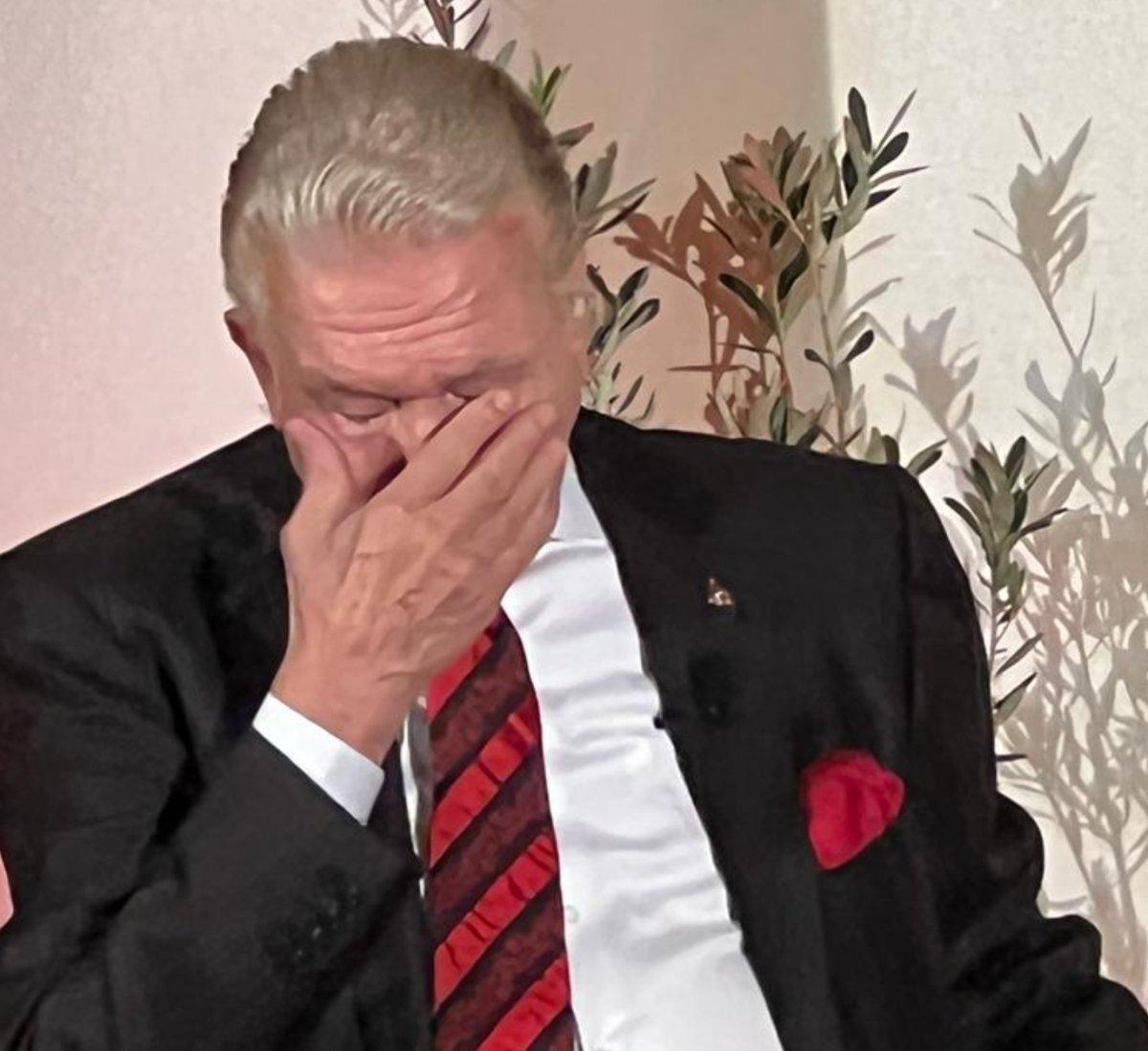 Uğur Dündar Dumlupınar şehidini anlatırken gözyaşlarını tutamadı