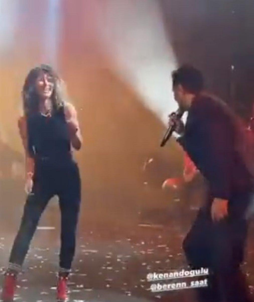 Kenan Doğulu ve Beren Saat sahnede dans etti