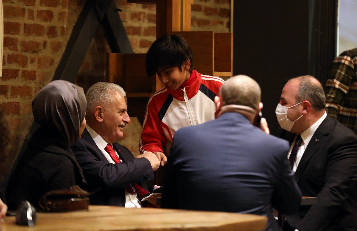 Binali Yıldırım ve Mustafa Varank, İstiklal'de gezdi