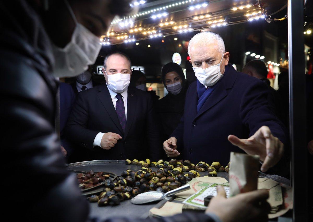 Binali Yıldırım ve Mustafa Varank, İstiklal'de gezdi