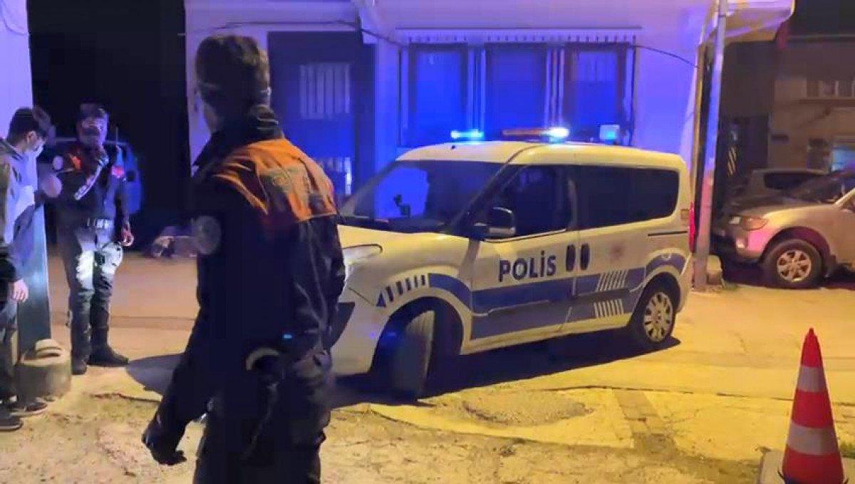 Bursa'da izinsiz çarşıya giden eşini bıçakladı